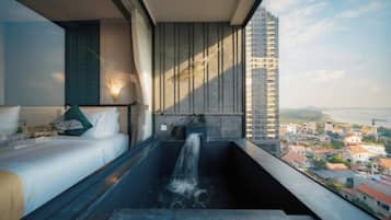 Deluxe Double or Twin Room, 1 Bedroom, Hot Tub, Park View | Hypo-allergenic bedding, minibar, desk, free WiFi