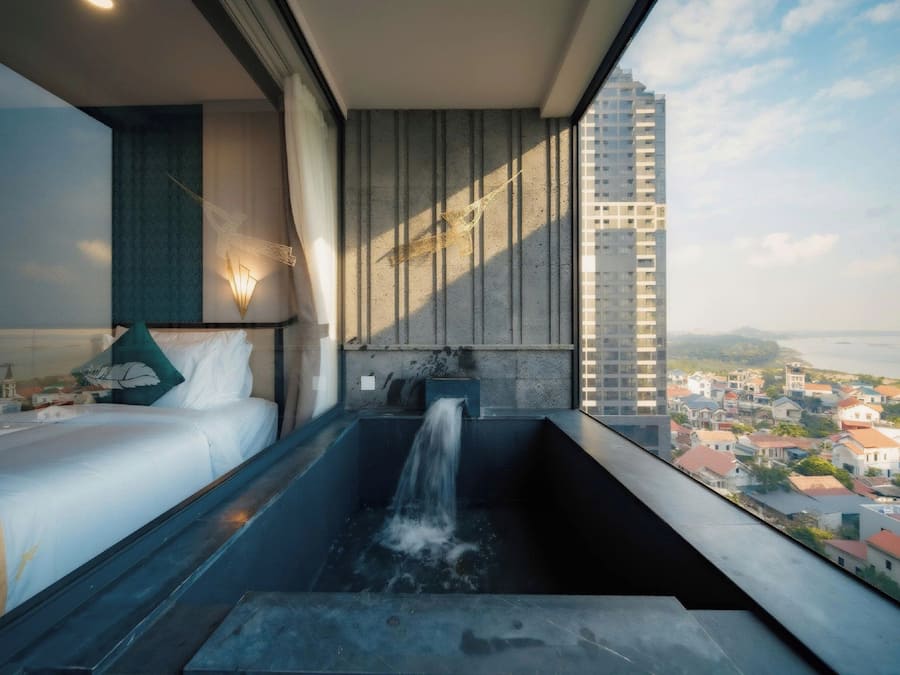 Deluxe Double or Twin Room, 1 Bedroom, Hot Tub, Park View | Hypo-allergenic bedding, minibar, desk, free WiFi