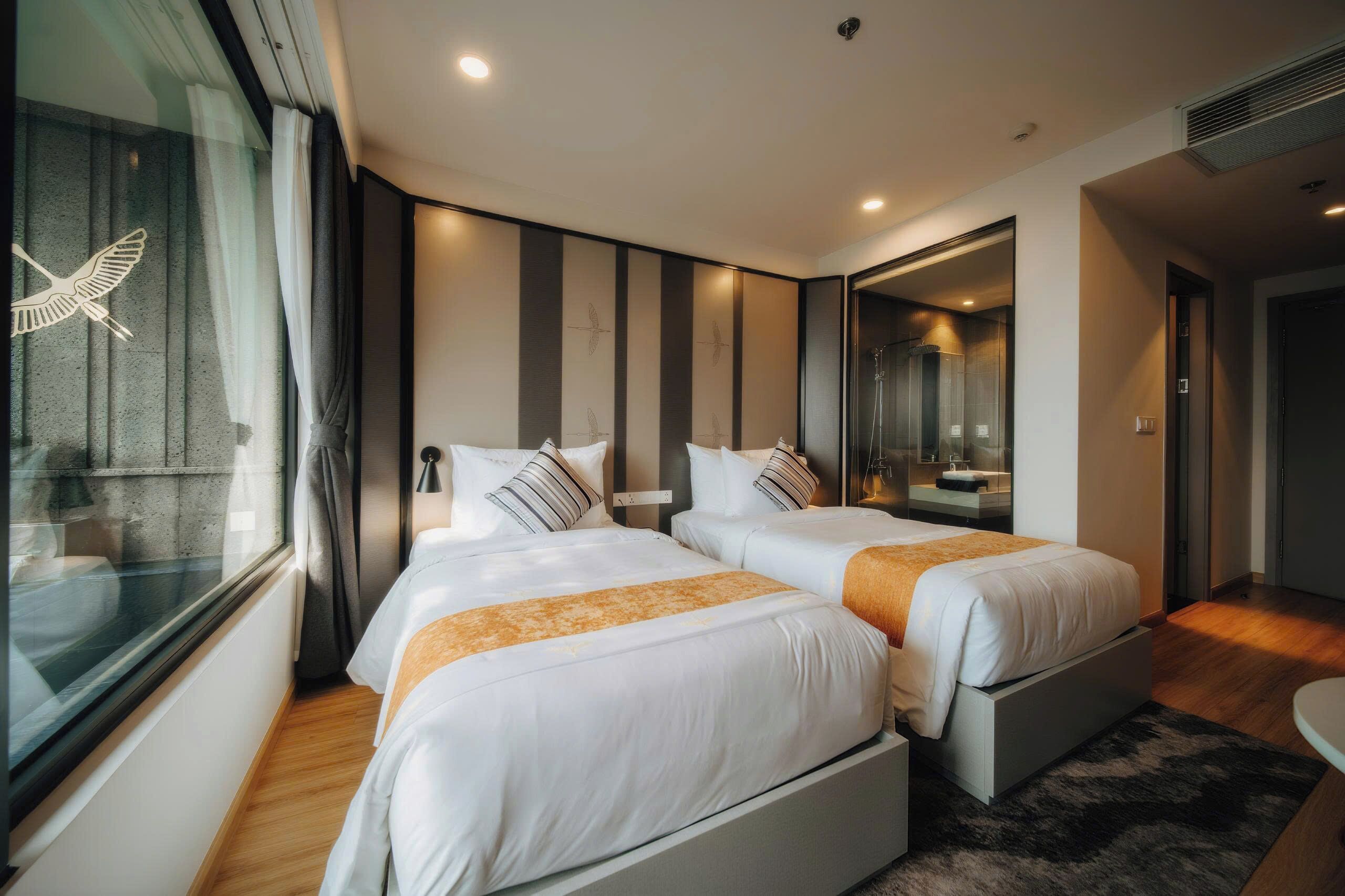 Hypo-allergenic bedding, minibar, desk, free WiFi