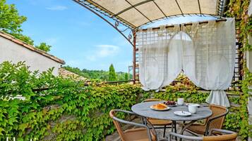 Khu ẩm thực ngoài trời