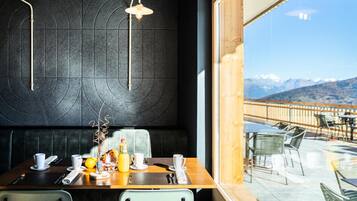 Tempat makan outdoor