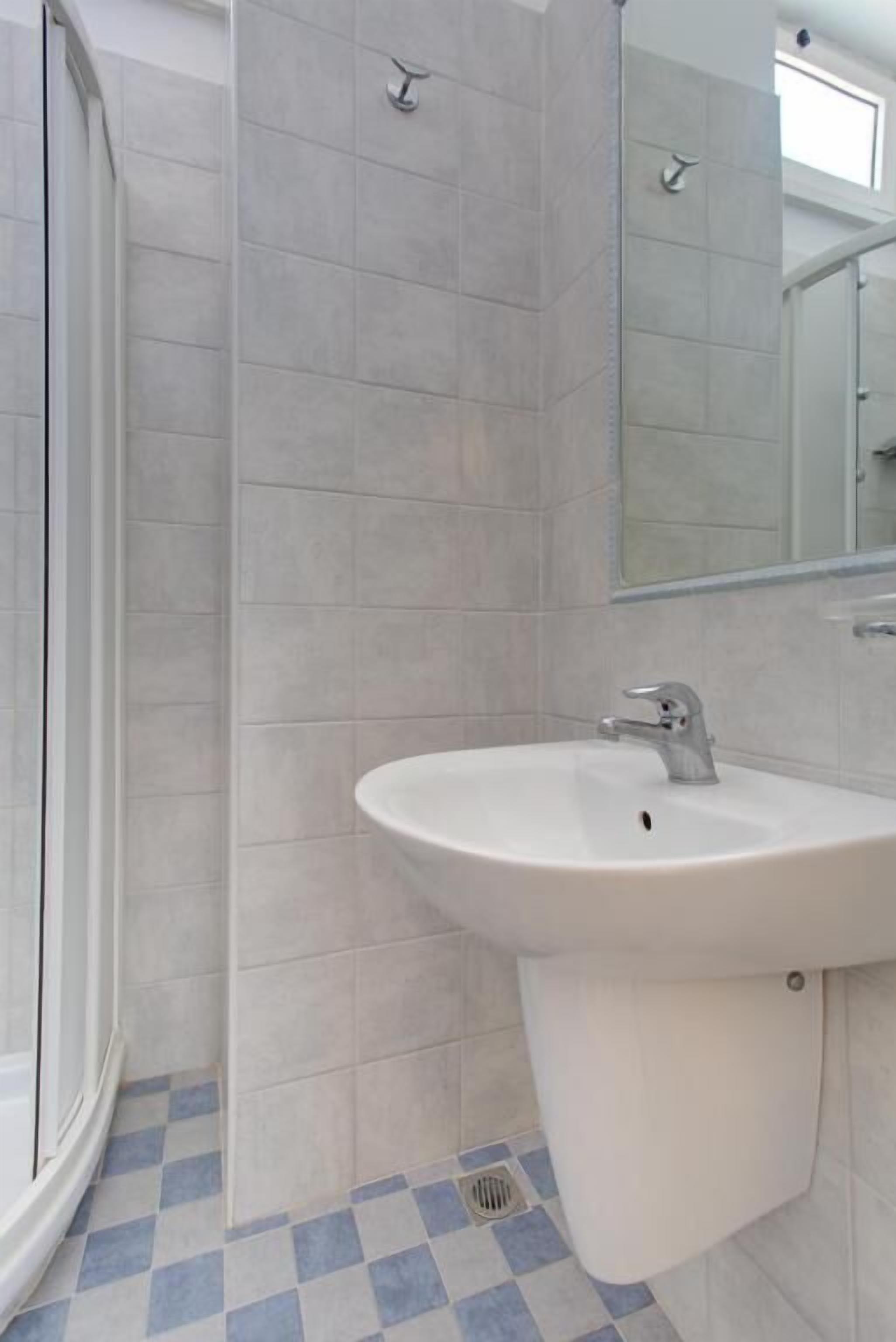 Sapone, shampoo, carta igienica