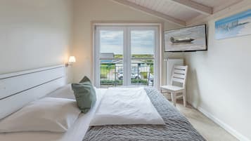 3 bedrooms, iron/ironing board, travel crib, free WiFi