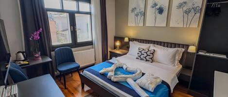 3 chambres, fer et planche à repasser, Wi-Fi, draps fournis