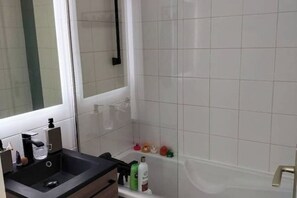 Hair dryer, towels, toilet paper - Charming 2-room apartment, quiet location (classified furnished) (Boulogne-Billancourt)