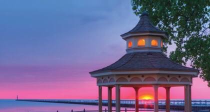 2-bedroom Elegant Escape in the city of Rochester!