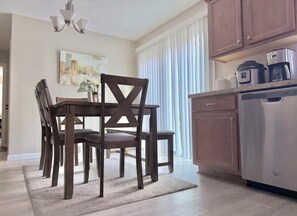 Dining - 2-bedroom Elegant Escape in the city of Rochester! (Irondequoit)