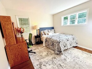 2 Schlafzimmer, Schreibtisch, Bügeleisen/Bügelbrett, kostenloses WLAN