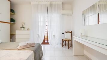 1 chambre, fer et planche Ă repasser, Wi-Fi, draps fournis