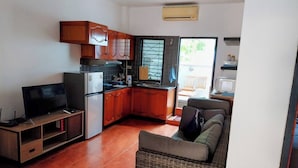 Bungalow, 2 chambres, fumeur, patio | Salle de séjour