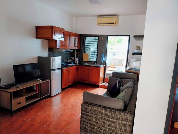Bungalow, 2 habitaciones, para fumadores, patio | Sala de estar