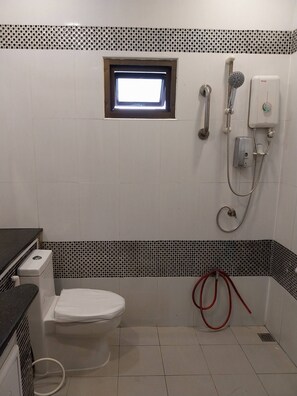 Bungalow, 2 Bedrooms, Smoking, Patio | Bathroom