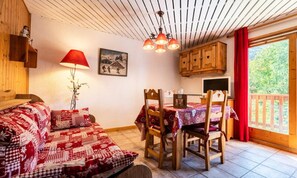Interior - Charming 2-room Apartment Located in the Center of Meribel, Close to all Amenities (Les Allues)