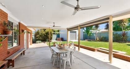 Spacious family home | quiet Cul-de-sac | 10 minutes to the heart of Waggas CBD.