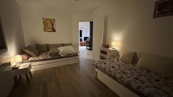 4 habitaciones, tabla de planchar con plancha, wifi y ropa de cama