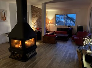 Interior - Villa 'Mimosa - Vue Exceptionnelle' with Lake View, Private Terrace and Wi-Fi (Lacanau)