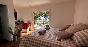 4 عدّة غرف نوم ومكواة/لوح كي وواي فاي وملاءات أسرّة