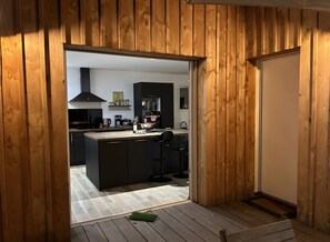 Fridge, microwave, oven, stovetop - Villa Mimosa: 5 guests, lake view, private terrace and Wi-Fi (Lacanau)