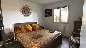 2 chambres, fer et planche à repasser, Wi-Fi, draps fournis