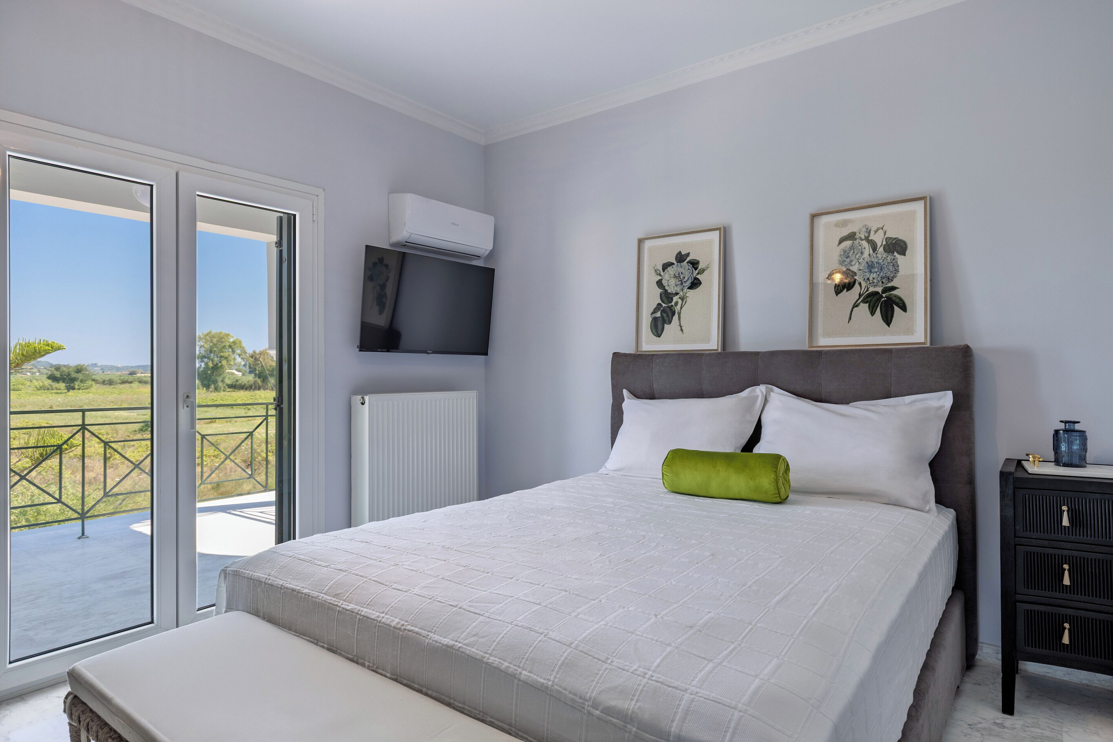 Deluxe appartement, 3 slaapkamers, uitzicht op bergen | Een strijkplank/strijkijzer, gratis wifi