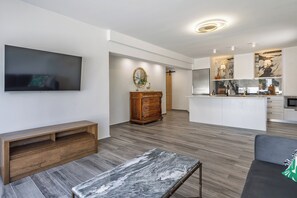 Departamento Deluxe, 1 cama Queen size | Área de sala de estar