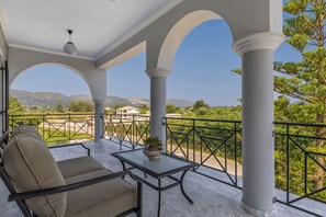 Apartemen Deluks, 3 kamar tidur, pemandangan gunung | Teras/patio