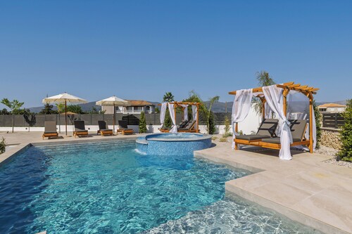 Oasis Luxury Residences