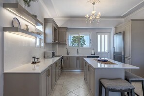 Private kitchen - Oasis Luxury Residences (Zakynthos)