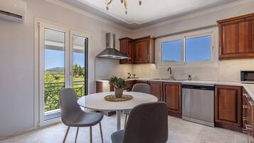 Departamento Deluxe, 3 habitaciones, vista a la montaña | Cocina privada