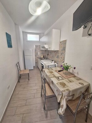 Private kitchen - Apartment "Levante" near the sea in Santa Maria di Castellabate (Santa Maria di Castellabate)