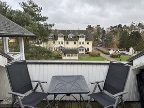 Outdoor dining - Classic apartment with 1 bedroom and balcony on the top floor (Ostseebad Binz)