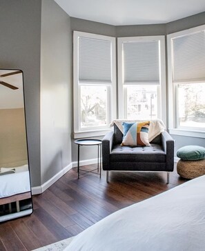 3 bedrooms, desk, iron/ironing board, travel crib - Beautiful, Renovated Victorian Home in the Heart of Kingston (Kingston)