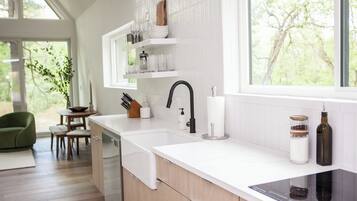 Cafeteira/chaleira, geladeira, fogão, cooktop