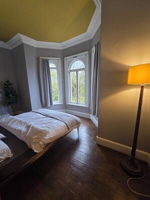 5 bedrooms, iron/ironing board, WiFi, bed sheets - Stunning Georgian Mansion House - City Centre Liverpool - w/gym and cinema room! (Liverpool)