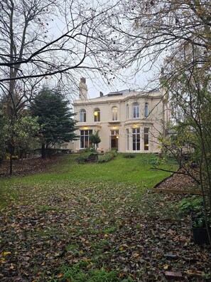 Exterior - Stunning Georgian Mansion House - City Centre Liverpool - w/gym and cinema room! (Liverpool)
