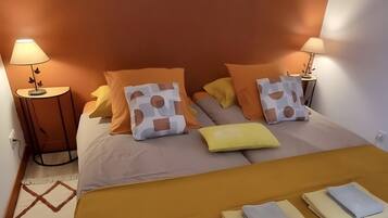 11 bedrooms, iron/ironing board, WiFi, bed sheets