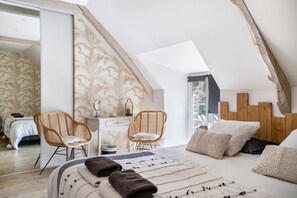 11 bedrooms, iron/ironing board, WiFi, bed sheets