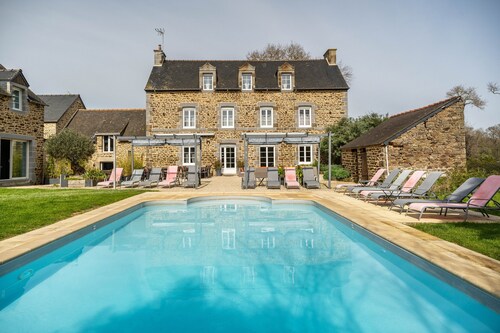 Gîte Les Hervelines with Private Pool, Garden & Wi-Fi in Pleudihen sur Rance