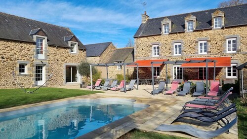 Gîte Les Hervelines with Private Pool, Garden & Wi-Fi in Pleudihen sur Rance