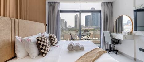 Căn hộ Cao cấp, ban công, quang cảnh thành phố | Màn/rèm cản sáng, bàn ủi/dụng cụ ủi quần áo