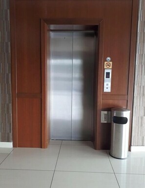 ฝ่ายต้อนรับ