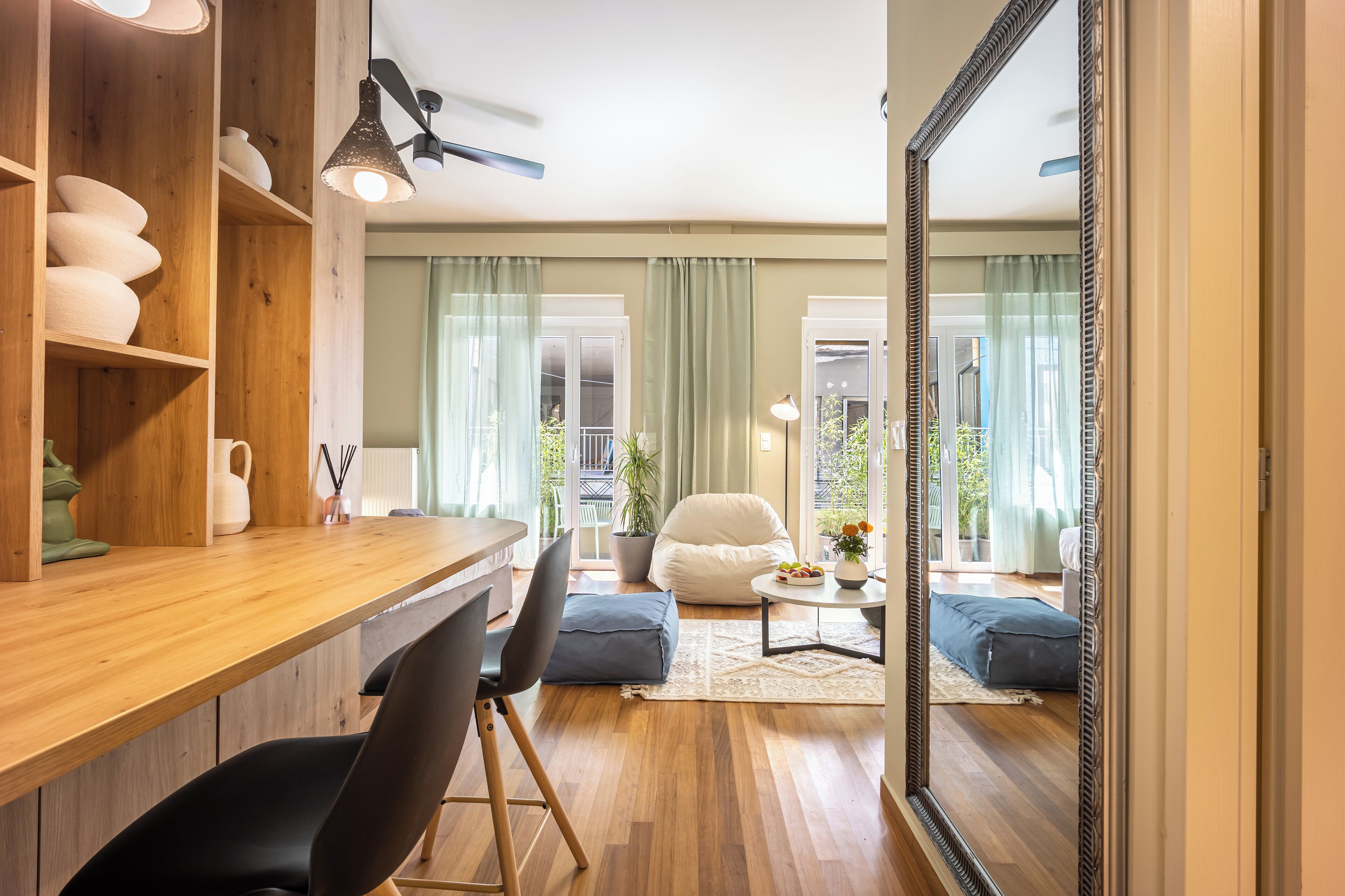 Minibar, caja de seguridad en la habitación y cortinas blackout 