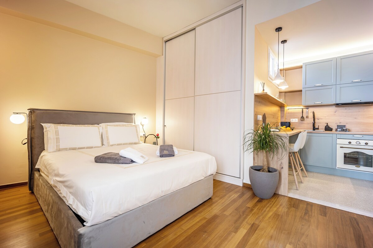 Deluxe-Apartment | Minibar, Zimmersafe, Verdunkelungsvorhänge, Bügeleisen/Bügelbrett