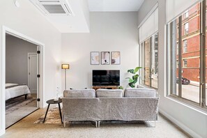 TV, offices - TWO Spacious CozySuites OTR Downtown #23 (Cincinnati)