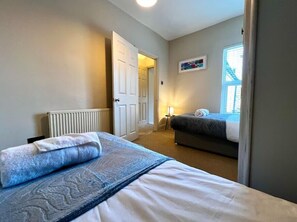 2 bedrooms, iron/ironing board, free WiFi, bed sheets