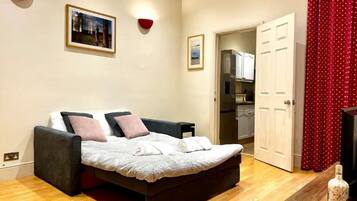 Bügeleisen/Bügelbrett, kostenloses WLAN, Bettwäsche