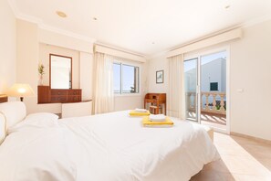 4 Schlafzimmer, Bügeleisen/Bügelbrett, kostenloses WLAN, Bettwäsche