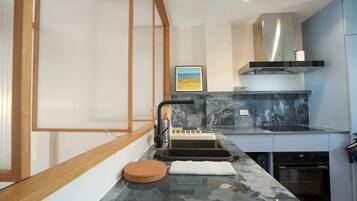 Fridge, microwave, oven, stovetop