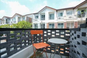 Property grounds - Private 3-Bed Ensuite w/bath Townhouse BTS OnNut (Phra Khanong)