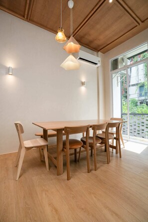 Dining - Private 3-Bed Ensuite w/bath Townhouse BTS OnNut (Phra Khanong)